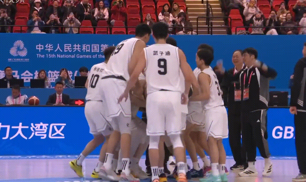 為何落後19分能逆轉山東？是裁判幫忙嗎？鄭永剛1次換人扭轉敗局