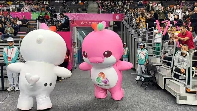 “樂融融”回應廣東隊奪冠後瘋狂搖擺搖到“漏氣”