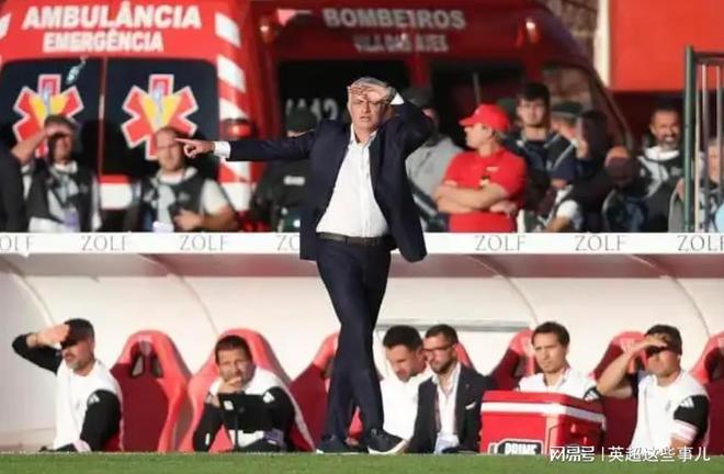 欧冠3连败！穆里尼奥遭背弃，球队0-1落后，球迷们第76分钟就退场