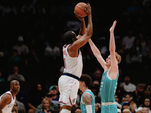 拉鋸戰！快船領先14分被追分：哈登35分夢回巔峰，保羅3助攻