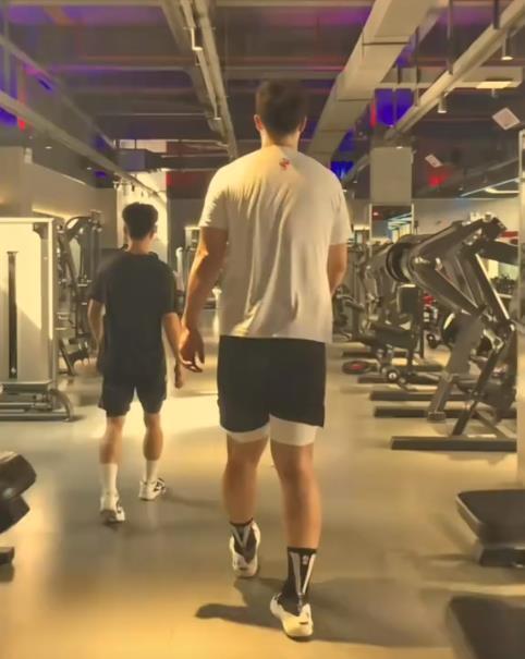 胖成球！廣東舊將身材發福明顯 腿粗肚子圓 杜鋒給過他機會