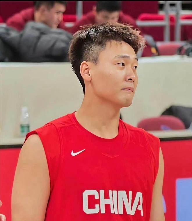 中國男籃抵達首爾，12月1日客場再戰韓國！趙睿領銜13人名單！