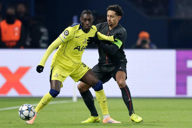 穆阿尼作为对手在王子公园3场造5球，作为巴黎球员14场1助攻