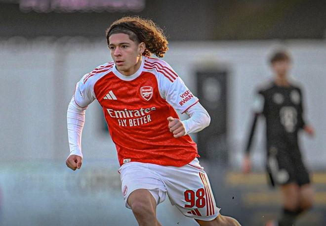 13岁天才穆诺斯代表阿森纳U19出战青年欧冠，打破赛事纪录