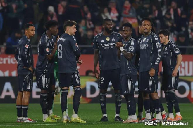 又爆冷！欧冠之王崩盘再丢分，西甲冠军一夜间登上榜首