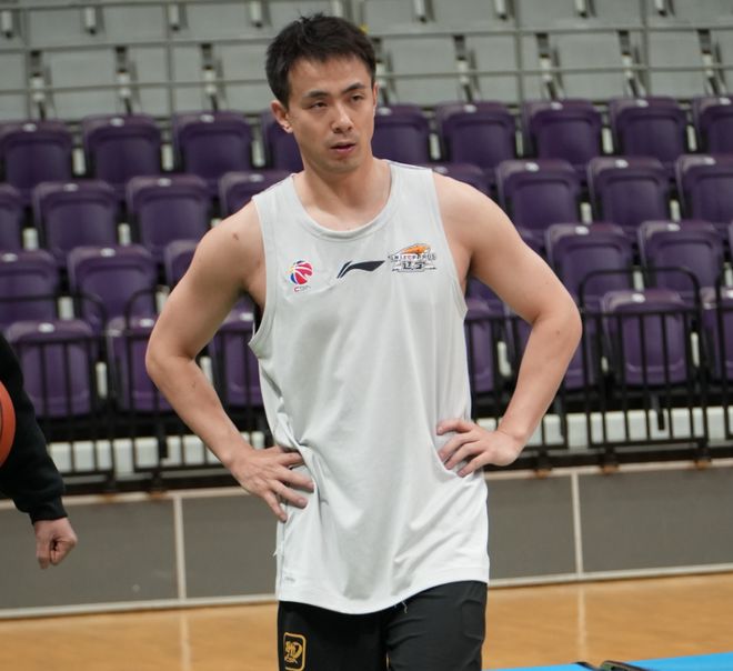 備戰寧波！繼偉隨隊訓練，楊鳴與劉曉宇敘舊，展望比賽不懈怠！